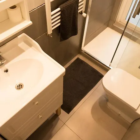 Апартаменты Modern In Romantic Quarter